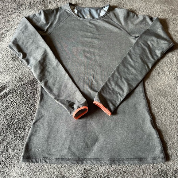 Nike Tops - Women’s Nike Golf  Long‎ Sleeve Active Shirt Size M Gray/Coral